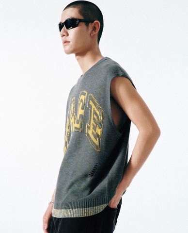  URBAN REVIVO - Áo dệt kim nam sát nách trẻ trung 