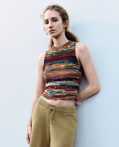  URBAN REVIVO - Áo ba lỗ nữ dệt kim cổ tròn phom ôm 