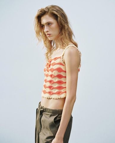  URBAN REVIVO - Áo hai dây nữ dệt kim phom croptop 