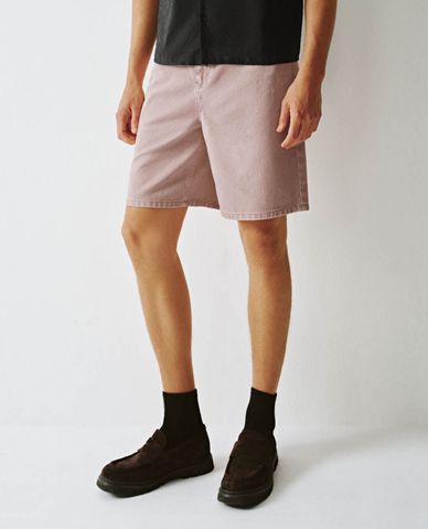  URBAN REVIVO - Quần short jeans nam ngang gối 