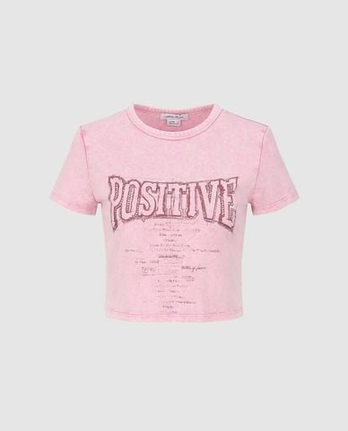  URBAN REVIVO - Áo croptop nữ tay ngắn in hoạ tiết 