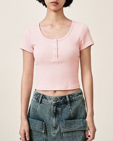  URBAN REVIVO - Áo dệt kim nữ cổ tròn tay ngắn phom croptop 