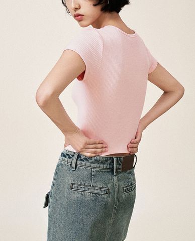  URBAN REVIVO - Áo dệt kim nữ cổ tròn tay ngắn phom croptop 