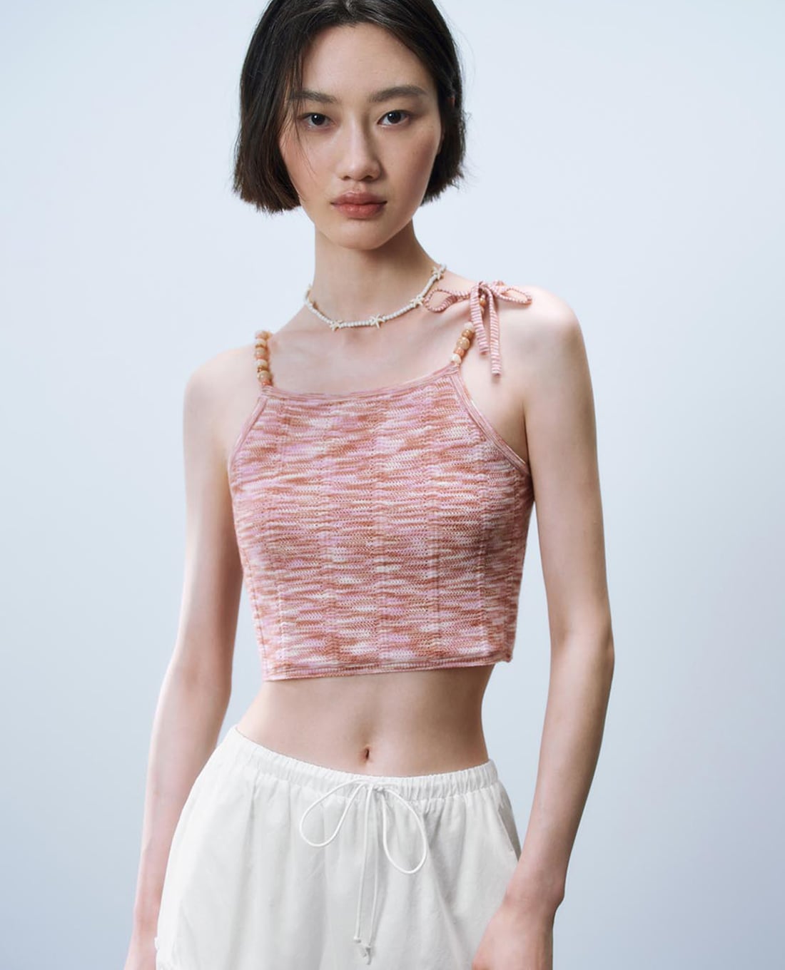 URBAN REVIVO - Áo hai dây nữ phom croptop thắt nơ