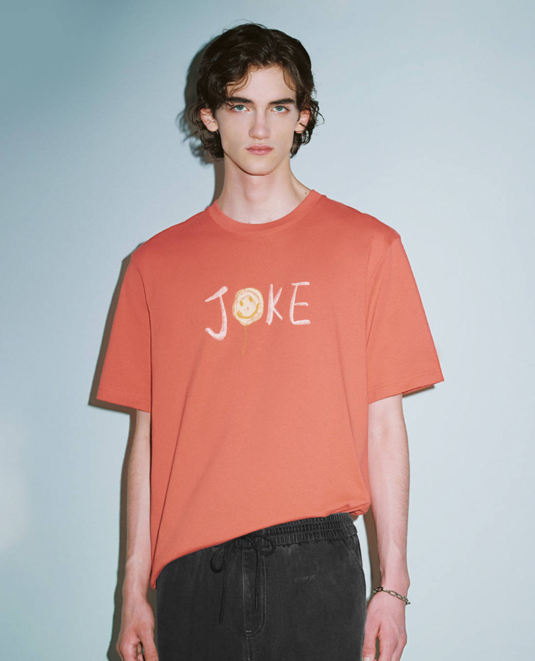 URBAN REVIVO - Áo thun nam cổ tròn tay ngắn Printed