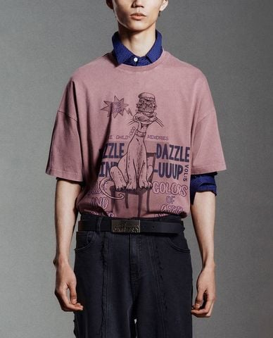  URBAN REVIVO - Áo thun nam cổ tròn in hình nổi bật 