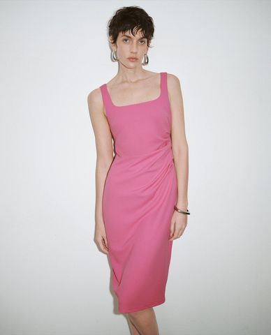  URBAN REVIVO - Đầm sát nách midi cổ vuông hiện đại 