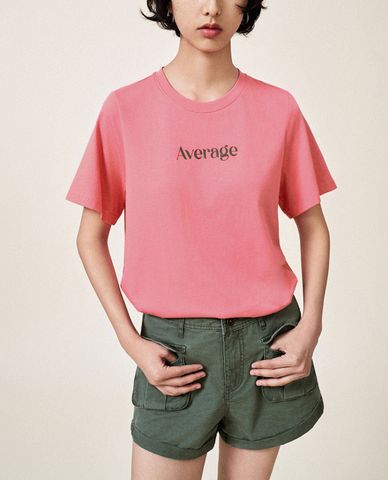  URBAN REVIVO - Áo thun nữ cổ tròn tay ngắn in chữ 