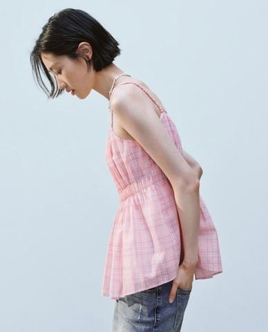  URBAN REVIVO - Áo hai dây nữ kẻ sọc nhún eo 