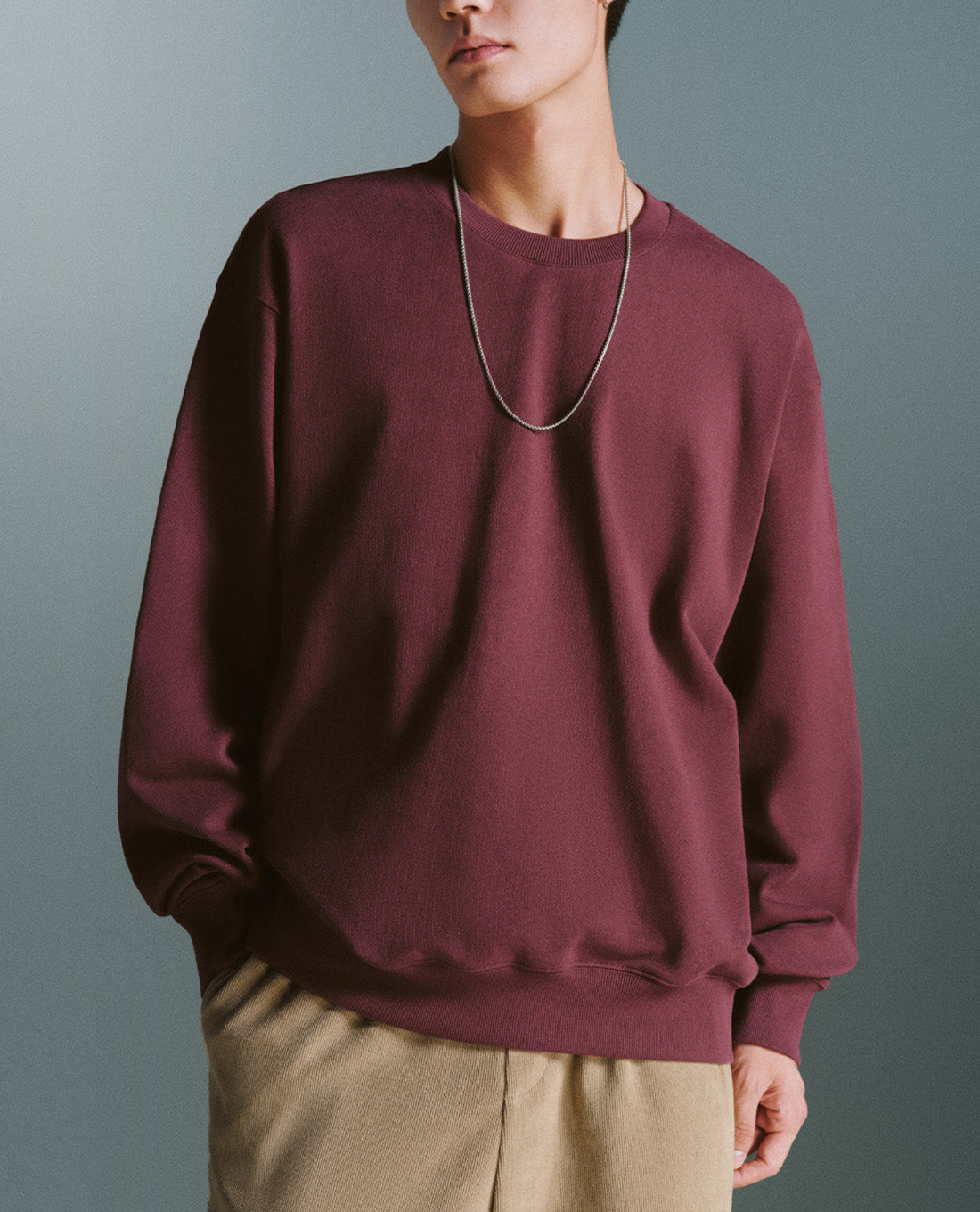 URBAN REVIVO - Áo sweatshirt nam cổ tròn tay dài phom suông