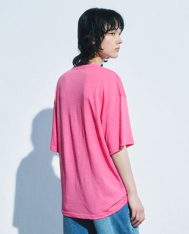  URBAN REVIVO - Áo thun nữ cổ tròn tay ngắn in hoạ tiết 