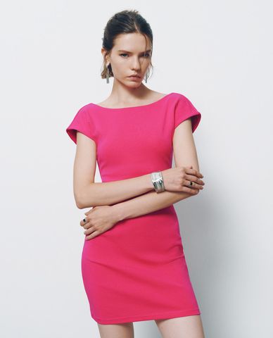  URBAN REVIVO - Đầm mini phom ôm hở lưng gợi cảm 