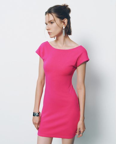  URBAN REVIVO - Đầm mini phom ôm hở lưng gợi cảm 