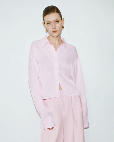  URBAN REVIVO - Áo sơ mi nữ cổ bẻ tay dài phom croptop 