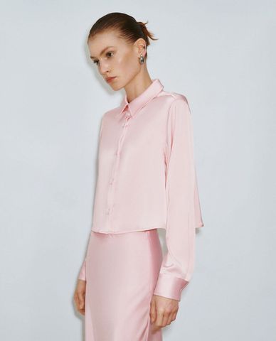  URBAN REVIVO - Áo sơ mi nữ cổ bẻ tay dài phom croptop Button Up Straight 