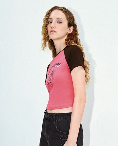  URBAN REVIVO - Áo croptop nữ cổ tròn tay ngắn trẻ trung 