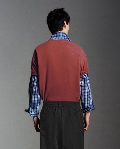  URBAN REVIVO - Áo thun nam cổ tròn in hình hiện đại 