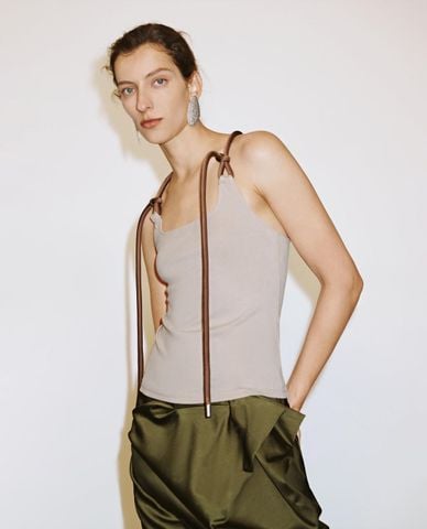  URBAN REVIVO - Áo kiểu nữ phối dây thắt hiện đại 