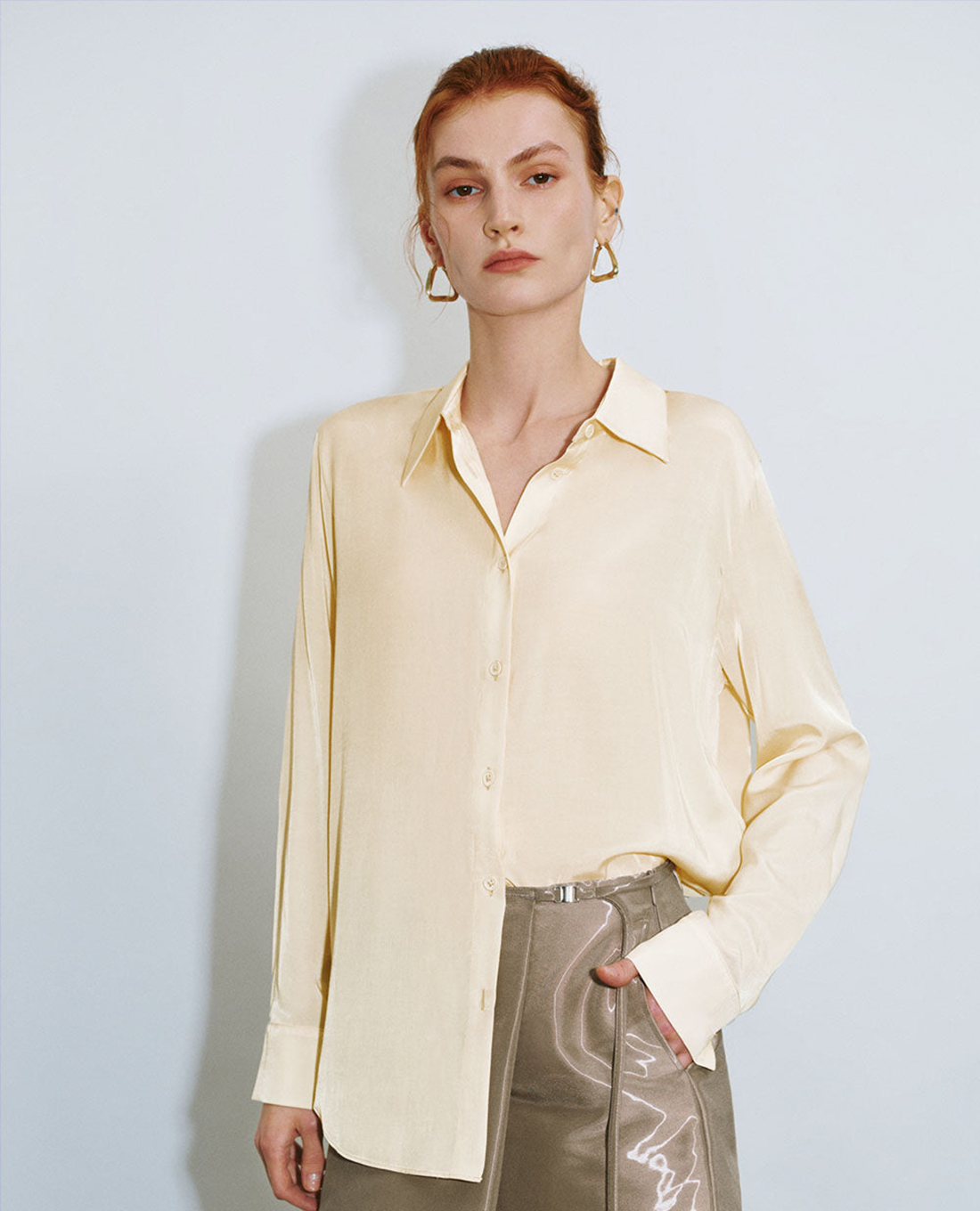 URBAN REVIVO - Áo sơ mi nữ cổ bẻ tay dài Straight Button Down