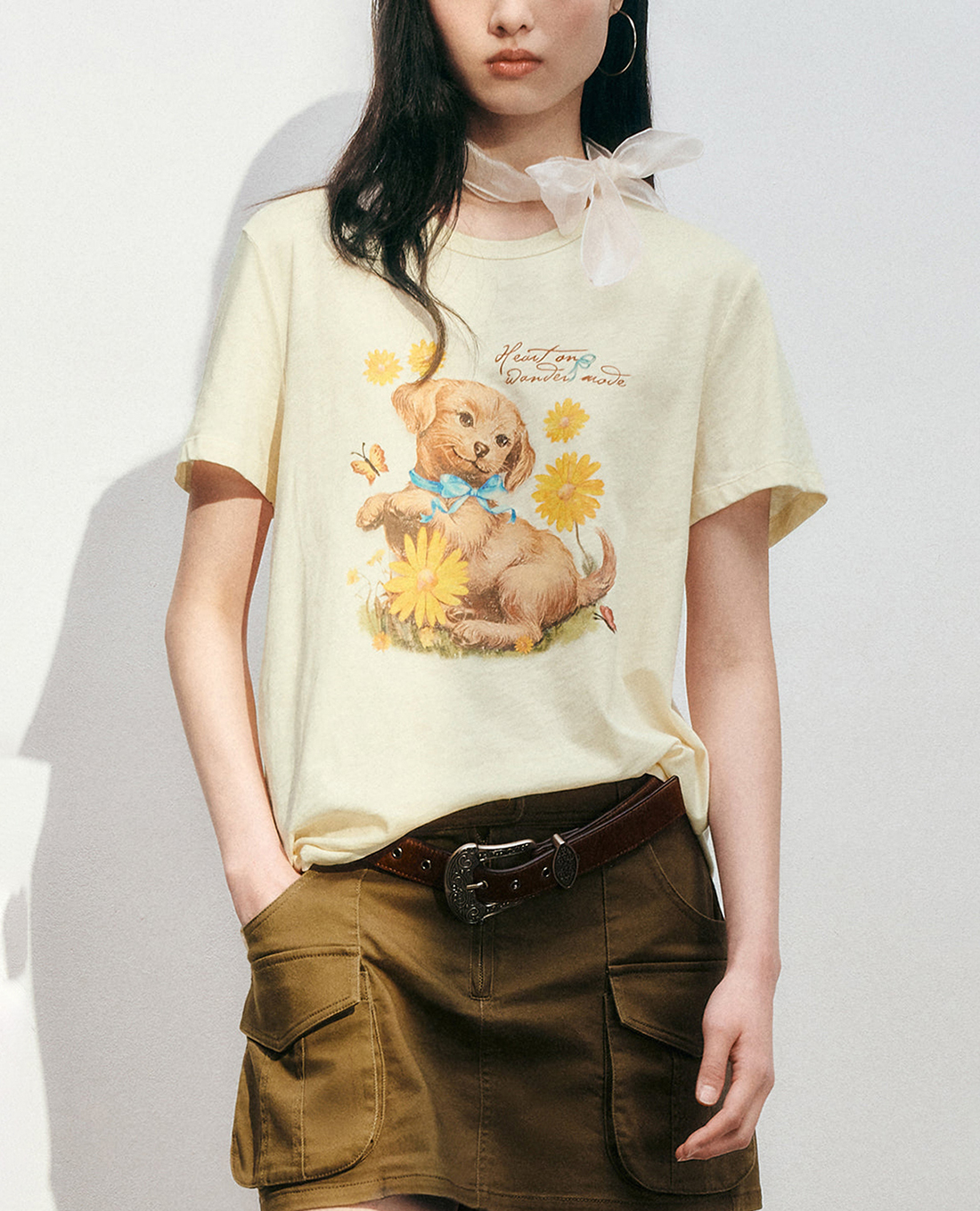 URBAN REVIVO - Áo thun nữ cổ tròn tay ngắn họa tiết