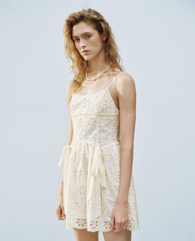  URBAN REVIVO - Đầm hai dây mini Bow Décor 