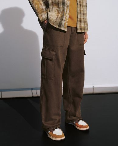  URBAN REVIVO - Quần jeans nam ống rộng phối túi hộp Loose 