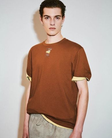  URBAN REVIVO - Áo thun nam cổ tròn tay ngắn phối họa tiết 