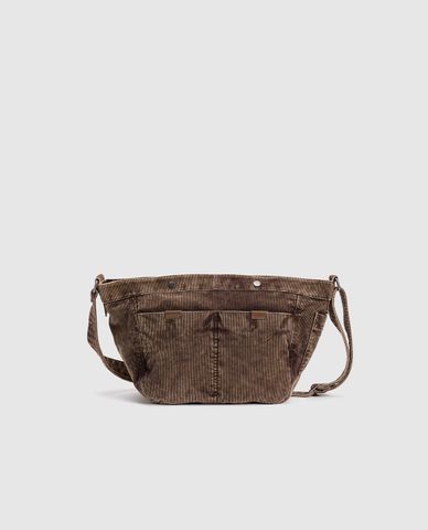  URBAN REVIVO - Túi đeo chéo nam phom hình thang Distressed 