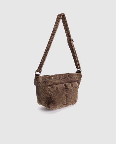  URBAN REVIVO - Túi đeo chéo nam phom hình thang Distressed 