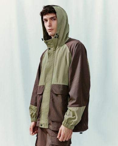  URBAN REVIVO - Áo khoác nam phối mũ phom rộng thời trang 