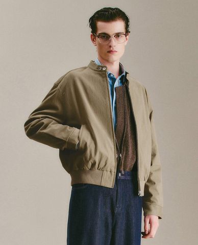  URBAN REVIVO - Áo khoác bomber nam cổ trụ năng động 