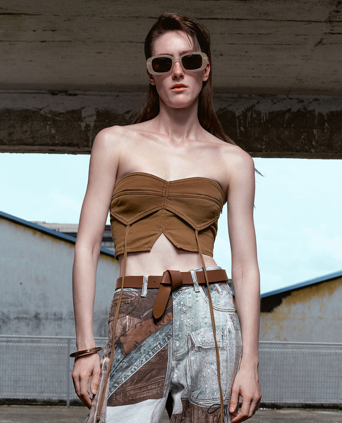 URBAN REVIVO - Áo kiểu nữ cúp ngực phom ôm Cropped