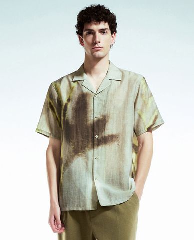  URBAN REVIVO - Áo sơ mi nam cổ bẻ tay ngắn Printed Loose 