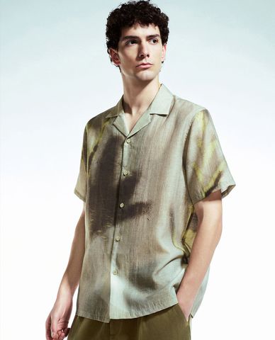  URBAN REVIVO - Áo sơ mi nam cổ bẻ tay ngắn Printed Loose 