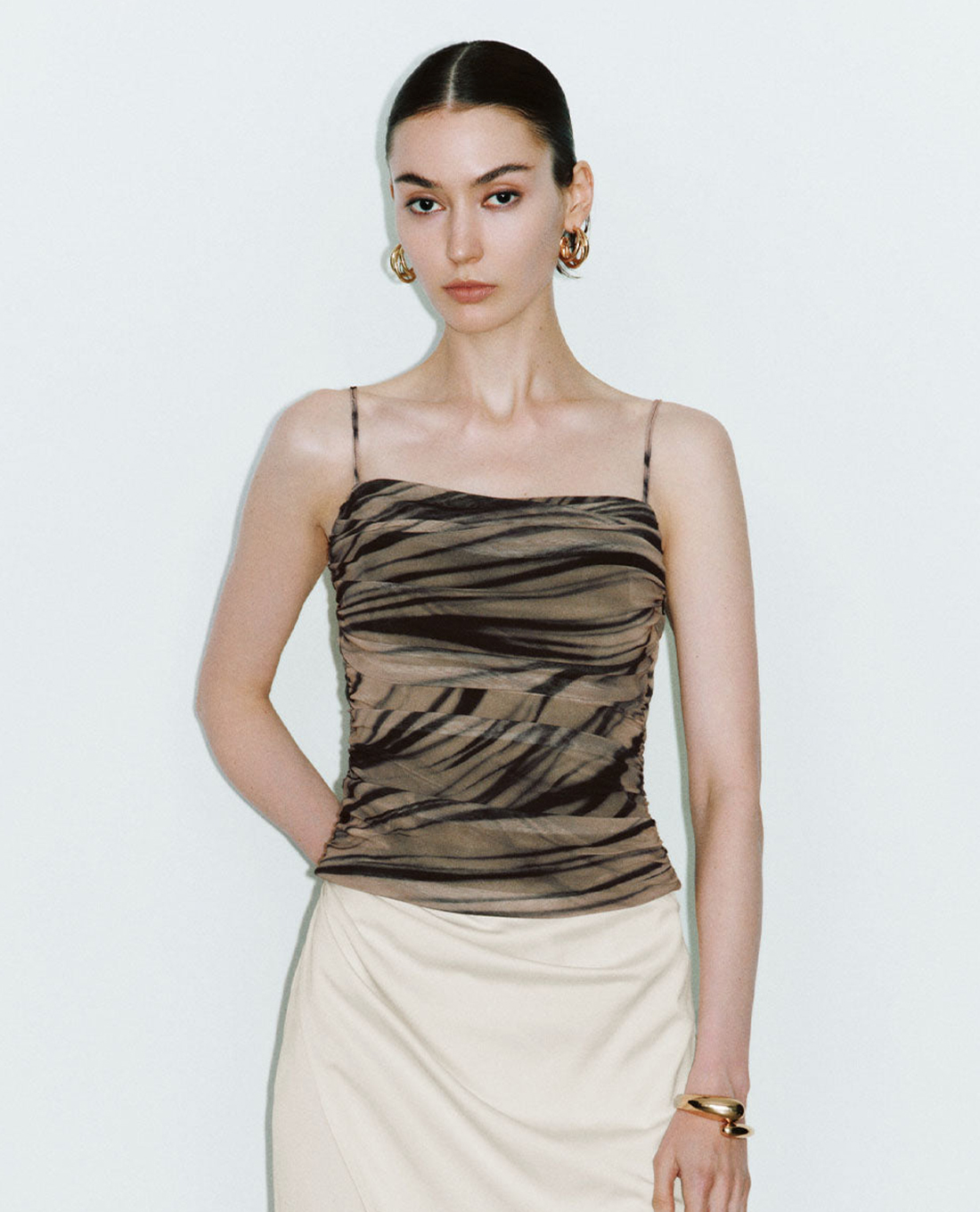 URBAN REVIVO - Áo hai dây nữ phom ôm Printed Ruched Cami