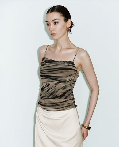  URBAN REVIVO - Áo hai dây nữ phom ôm Printed Ruched Cami 