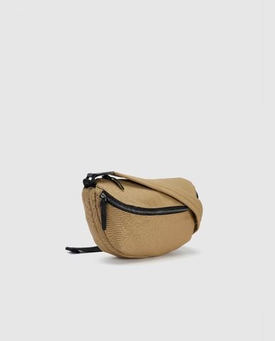  URBAN REVIVO - Túi đeo chéo nam hình bán nguyệt thời trang 