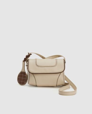  URBAN REVIVO - Túi đeo chéo nữ phom chữ nhật phối charm 