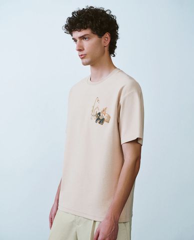  URBAN REVIVO - Áo thun nam cổ tròn tay ngắn phối hình thêu 