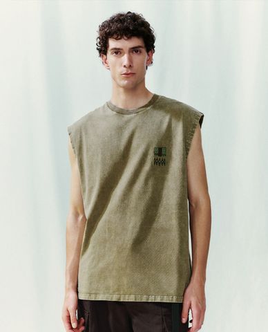  URBAN REVIVO - Áo ba lỗ nam cổ tròn phom suông hiện đại 