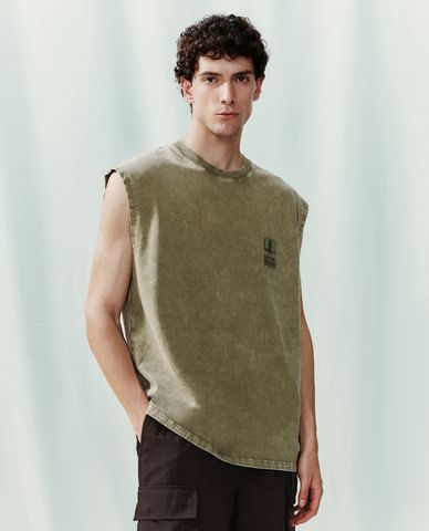  URBAN REVIVO - Áo ba lỗ nam cổ tròn phom suông hiện đại 