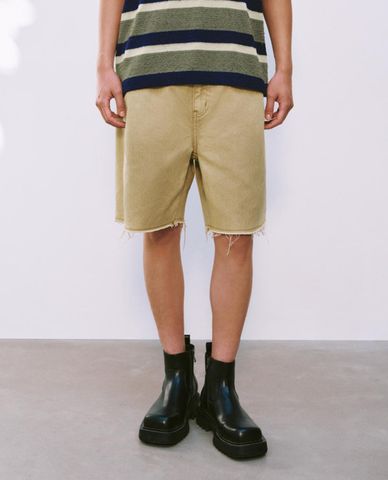  URBAN REVIVO - Quần short jeans nam ngang gối Leisure 