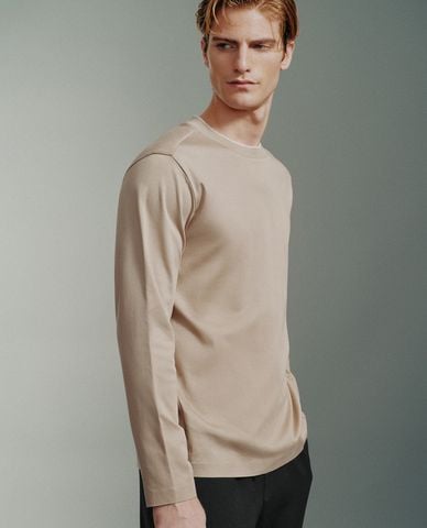  URBAN REVIVO - Áo thun nam cổ tròn tay dài trẻ trung 