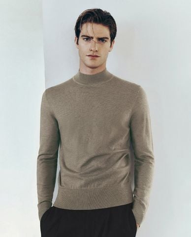  URBAN REVIVO - Áo dệt kim nam cổ tròn tay dài Regular 