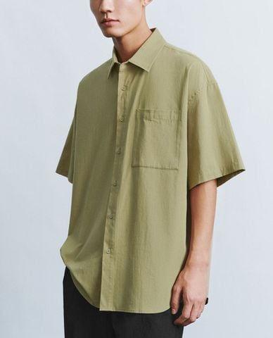  URBAN REVIVO - Áo sơ mi nam cổ bẻ tay ngắn trẻ trung Button Up Loose 