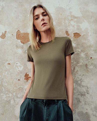  URBAN REVIVO - Áo thun nữ cổ tròn tay ngắn 