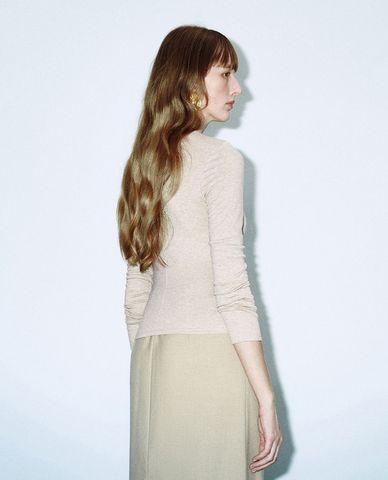  URBAN REVIVO - Áo thun nữ cổ tròn tay dài phom ôm 