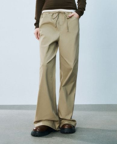  URBAN REVIVO - Quần nữ ống rộng lưng thun hiện đại 