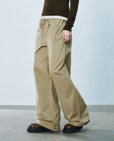  URBAN REVIVO - Quần nữ ống rộng lưng thun hiện đại 