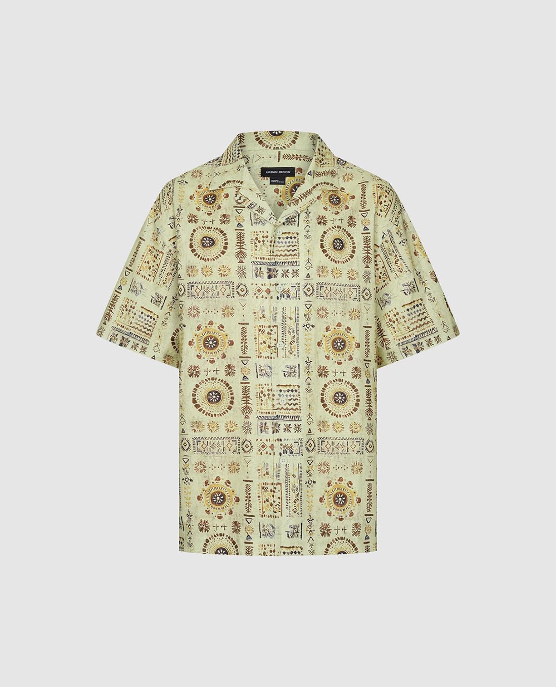 URBAN REVIVO - Áo sơ mi nam tay ngắn họa tiết thổ cẩm